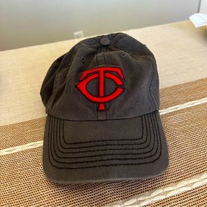 Twins fitted hat size medium